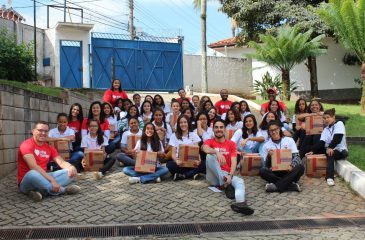 Alunas da AFESU Moinho recebem visita de voluntários do Instituto Stop Hunger, mantido pela Sodexo
